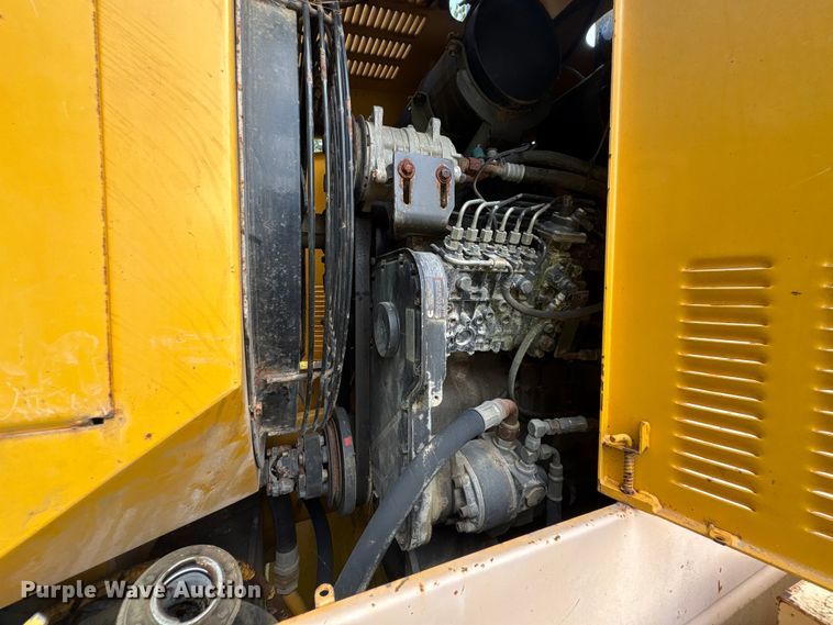 image for item EU0682 1999 Champion 720A motor grader