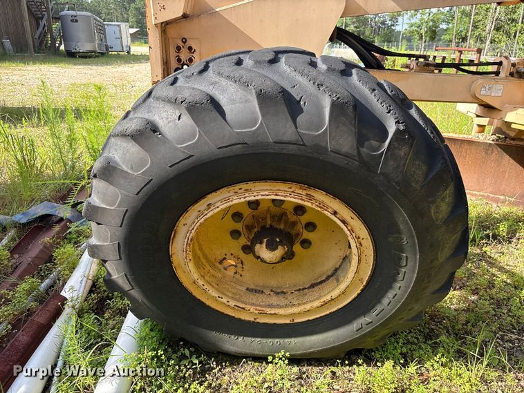 image for item EU0682 1999 Champion 720A motor grader