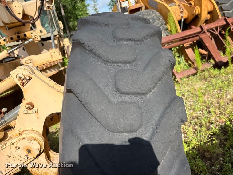 image for item EU0682 1999 Champion 720A motor grader
