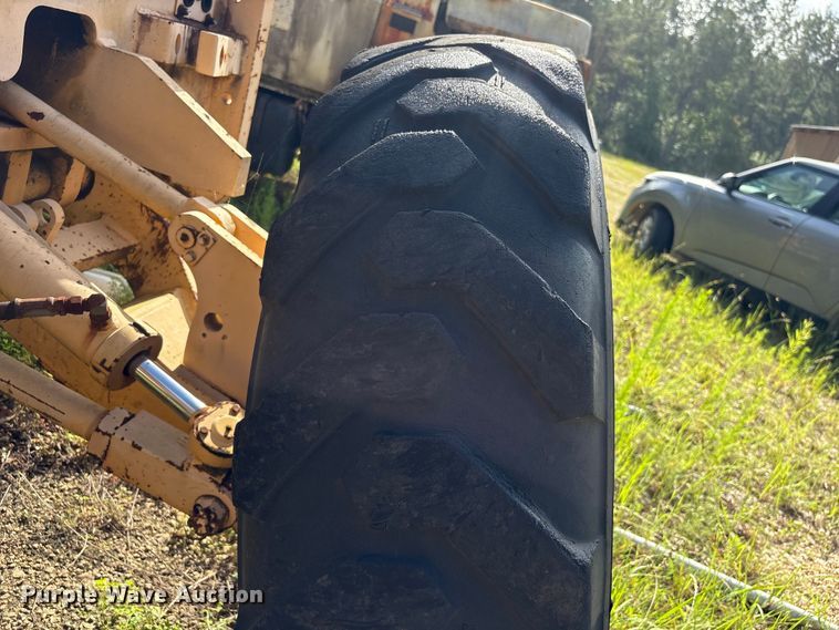 image for item EU0682 1999 Champion 720A motor grader