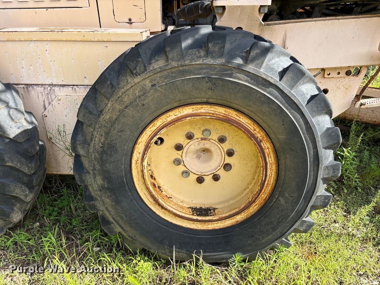 image for item EU0682 1999 Champion 720A motor grader