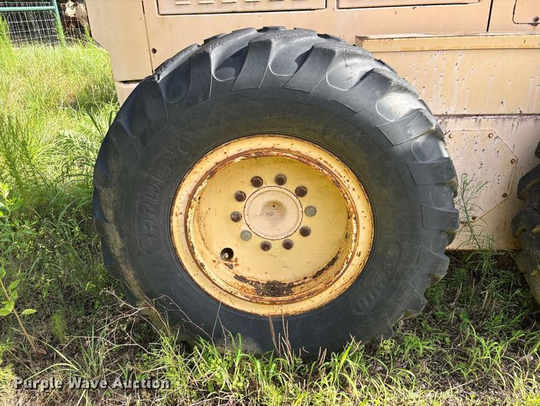 image for item EU0682 1999 Champion 720A motor grader