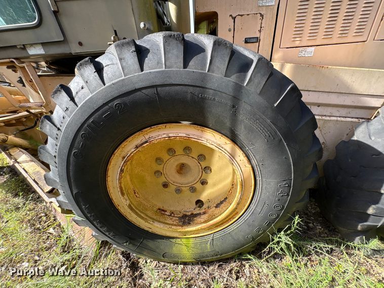 image for item EU0682 1999 Champion 720A motor grader