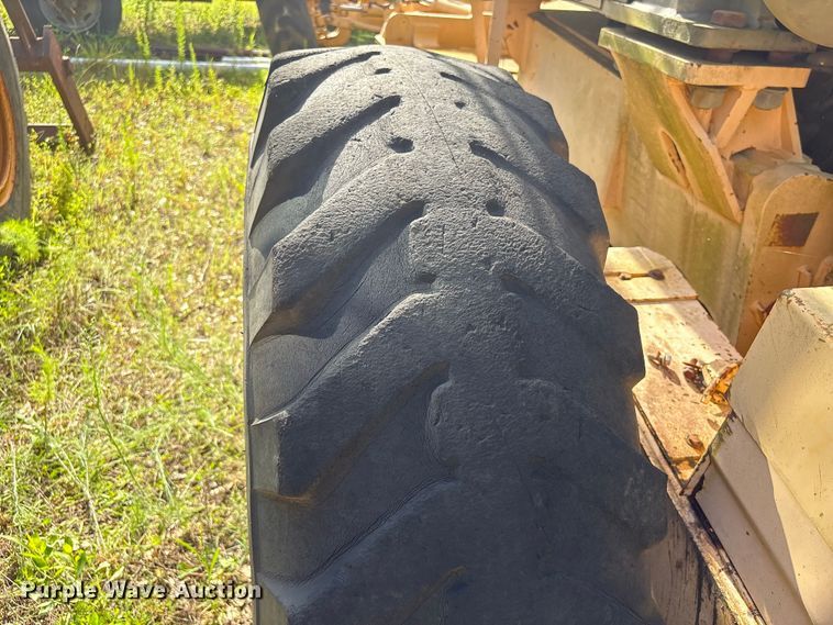 image for item EU0682 1999 Champion 720A motor grader