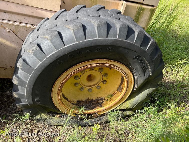 image for item EU0682 1999 Champion 720A motor grader