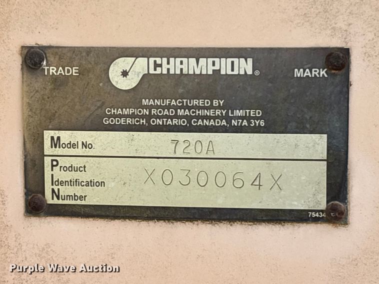 image for item EU0682 1999 Champion 720A motor grader