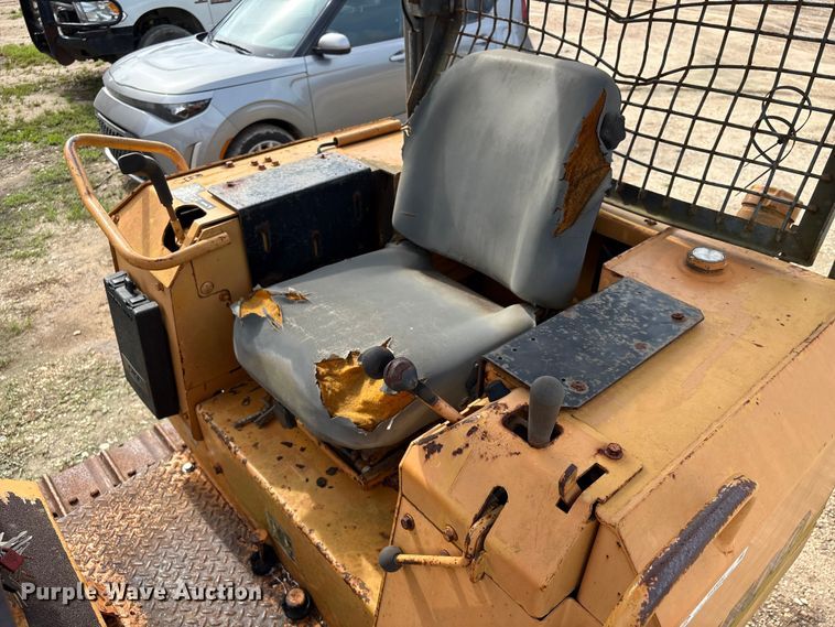 image for item EU0690 1998 Case 550G dozer