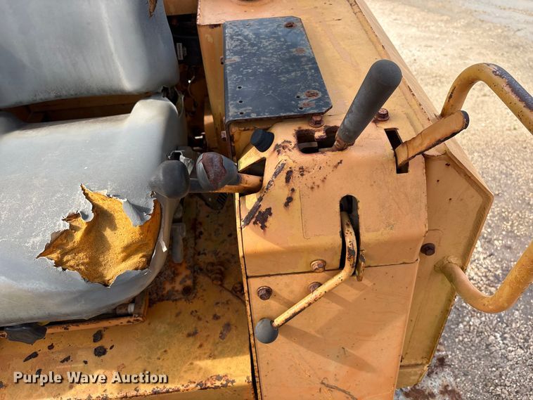 image for item EU0690 1998 Case 550G dozer