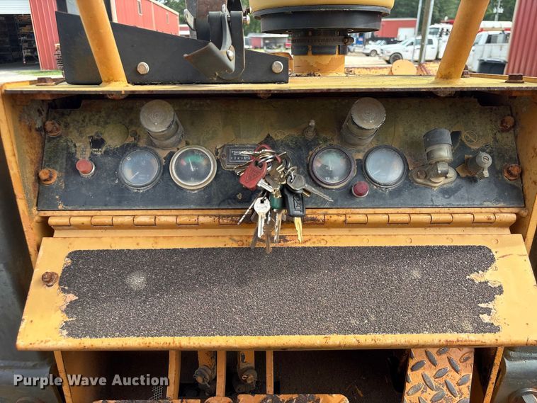 image for item EU0690 1998 Case 550G dozer