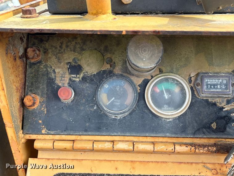 image for item EU0690 1998 Case 550G dozer