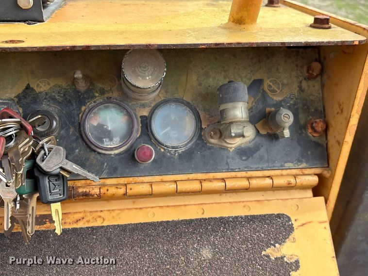 image for item EU0690 1998 Case 550G dozer