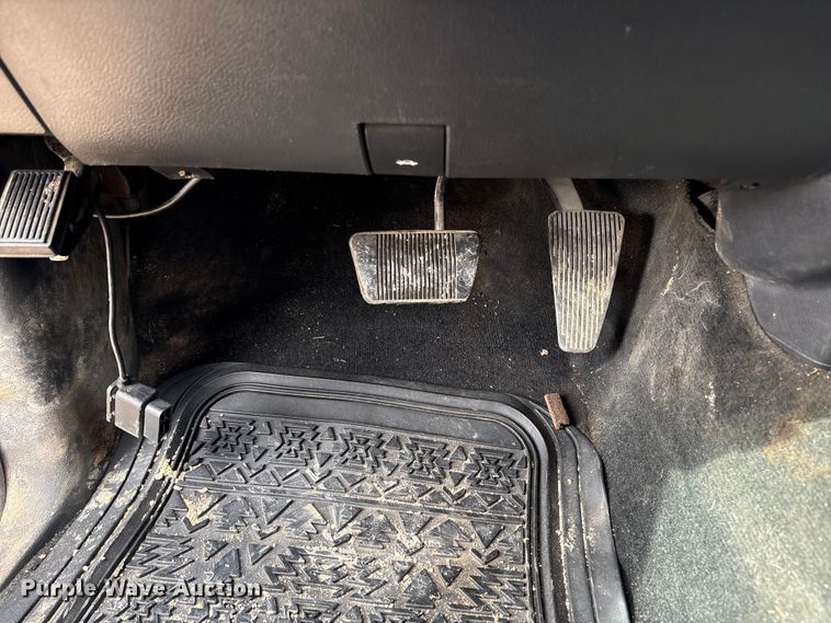 image for item EU0692 2012 Dodge Ram 3500 Crew Cab utility bed pickup truck