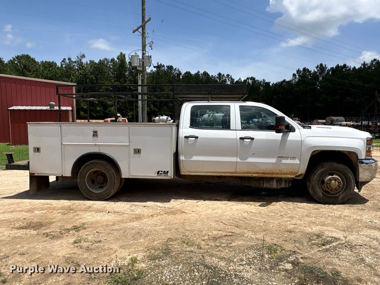 image for item EU0695 2018 Chevrolet Silverado 3500HD Crew Cab utility bed pickup truck