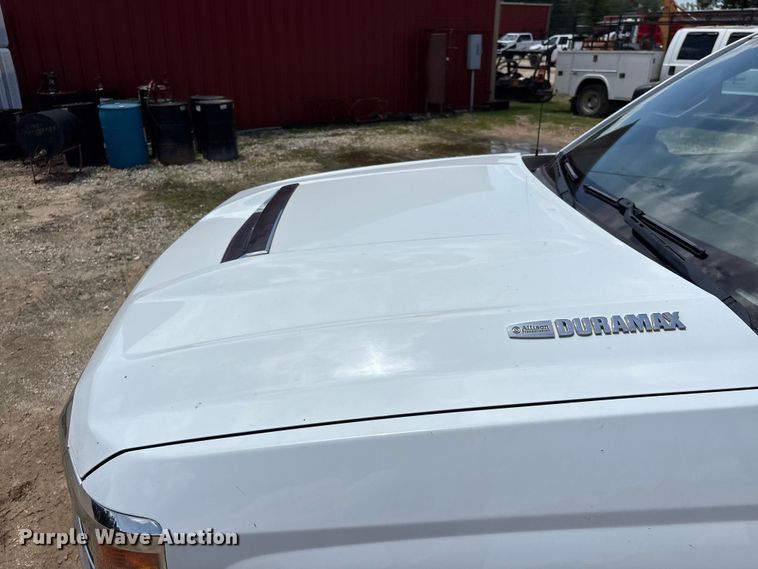 image for item EU0695 2018 Chevrolet Silverado 3500HD Crew Cab utility bed pickup truck