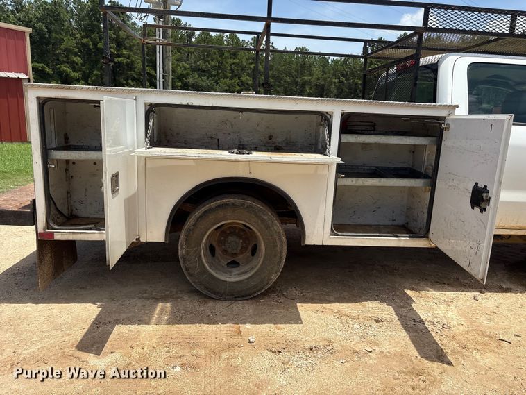 image for item EU0695 2018 Chevrolet Silverado 3500HD Crew Cab utility bed pickup truck