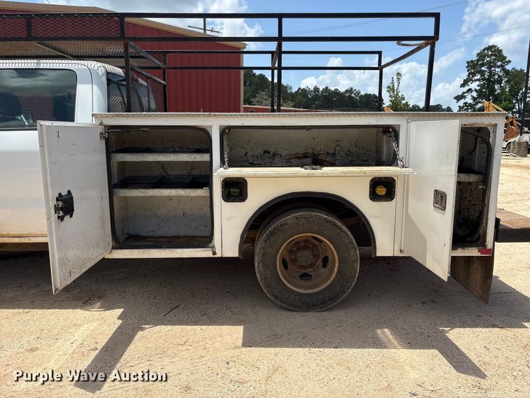 image for item EU0695 2018 Chevrolet Silverado 3500HD Crew Cab utility bed pickup truck