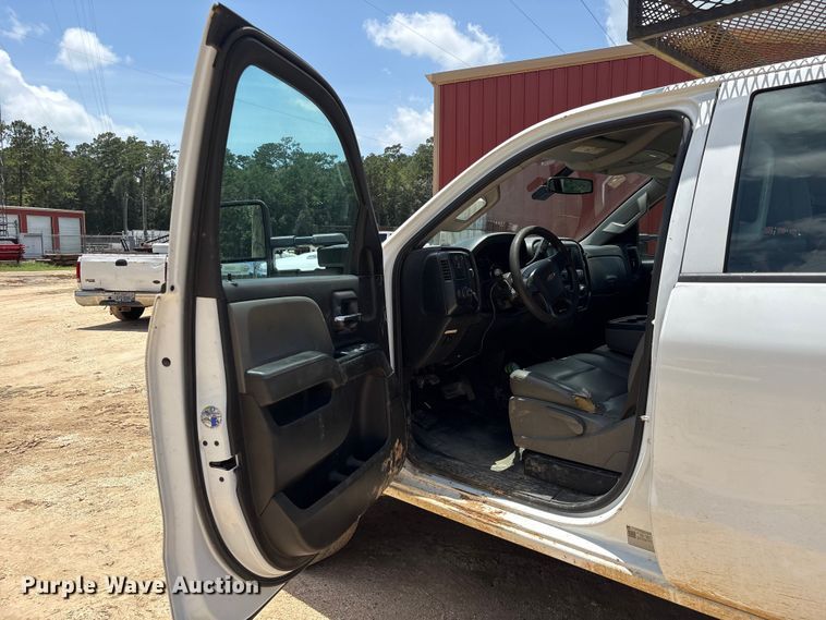 image for item EU0695 2018 Chevrolet Silverado 3500HD Crew Cab utility bed pickup truck