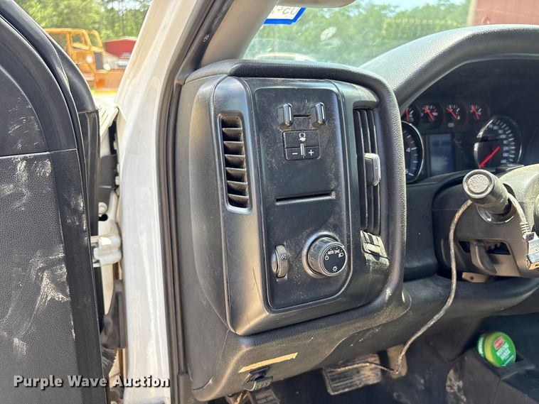 image for item EU0695 2018 Chevrolet Silverado 3500HD Crew Cab utility bed pickup truck