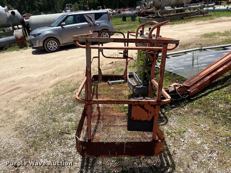 image for item EU0696 2007 JLG 400S boom lift