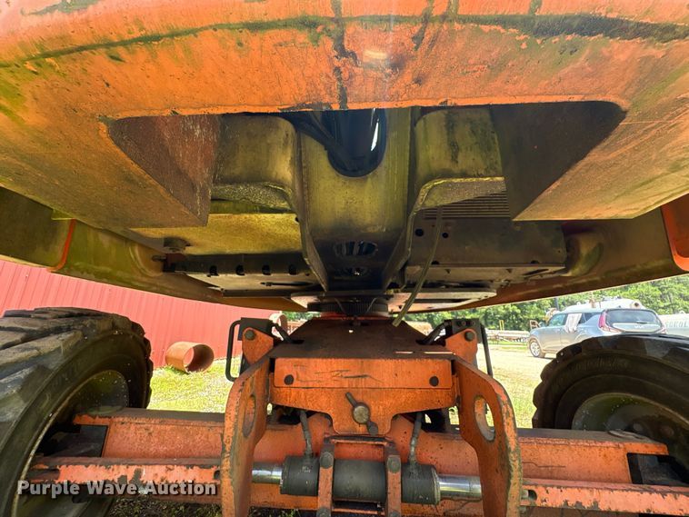 image for item EU0696 2007 JLG 400S boom lift