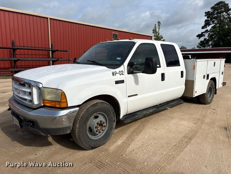 2000 Ford F350 Super Duty Crew Cab utility bed pickup truck