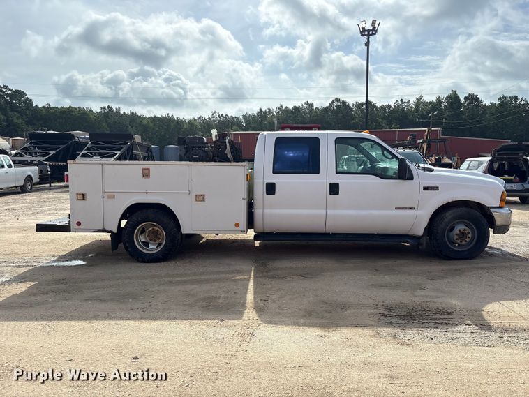 image for item EU0704 2000 Ford F350 Super Duty Crew Cab utility bed pickup truck
