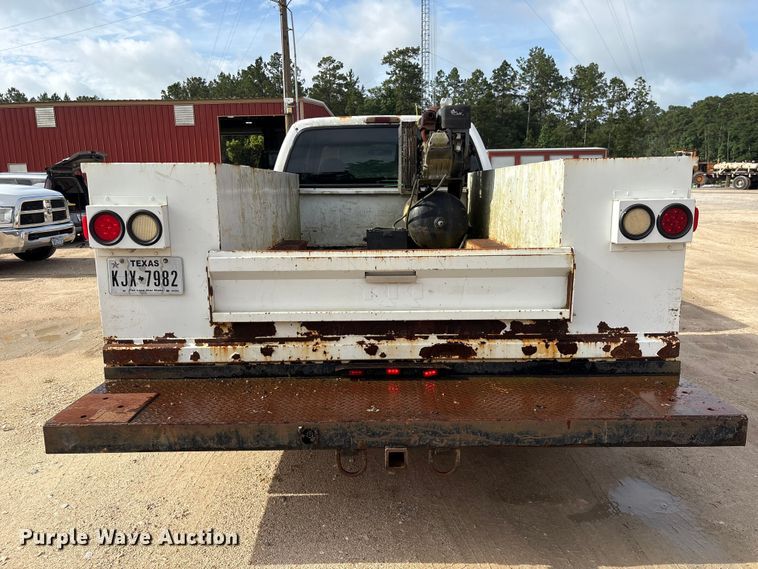 image for item EU0704 2000 Ford F350 Super Duty Crew Cab utility bed pickup truck