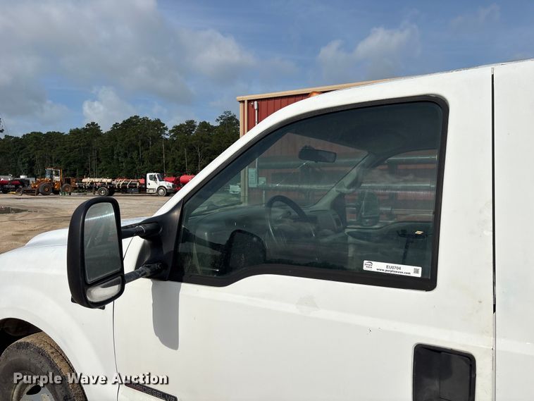 image for item EU0704 2000 Ford F350 Super Duty Crew Cab utility bed pickup truck