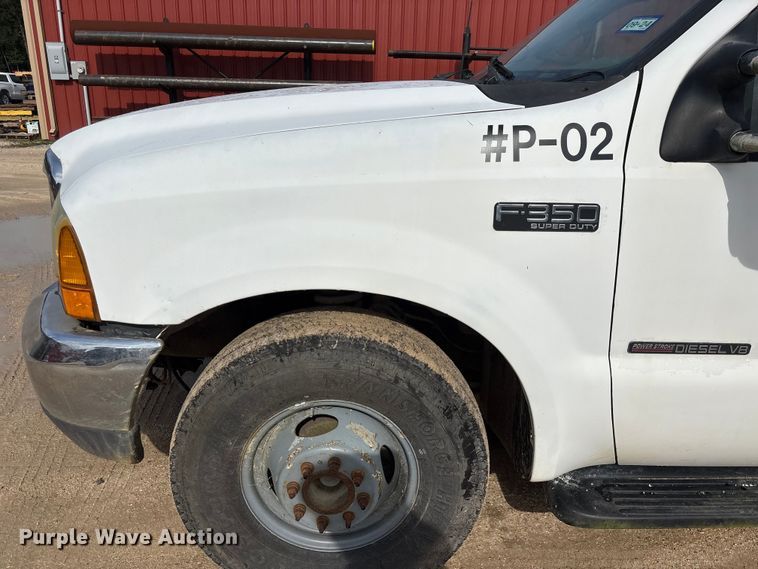 image for item EU0704 2000 Ford F350 Super Duty Crew Cab utility bed pickup truck