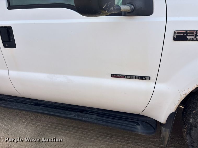 image for item EU0704 2000 Ford F350 Super Duty Crew Cab utility bed pickup truck