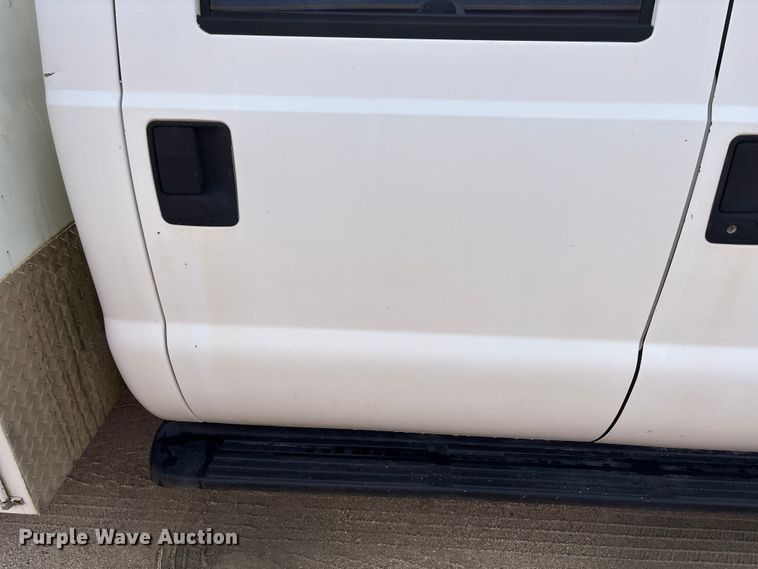 image for item EU0704 2000 Ford F350 Super Duty Crew Cab utility bed pickup truck