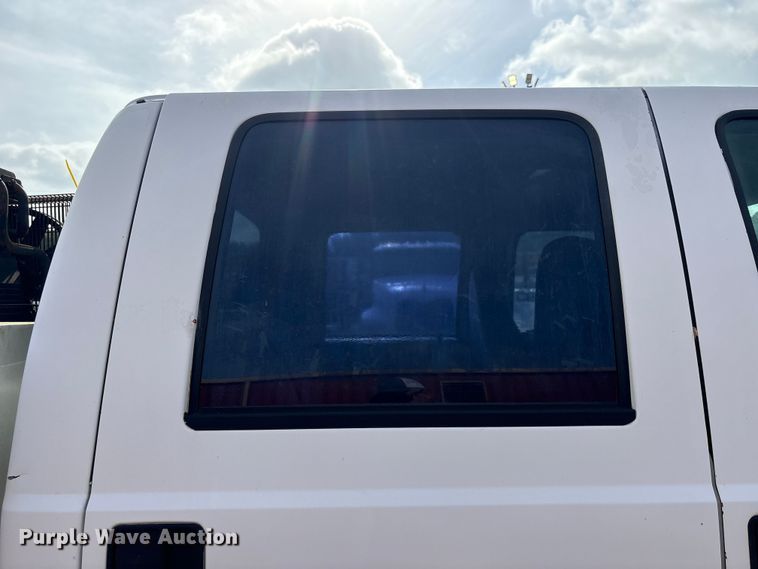 image for item EU0704 2000 Ford F350 Super Duty Crew Cab utility bed pickup truck