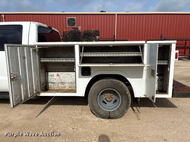 image for item EU0704 2000 Ford F350 Super Duty Crew Cab utility bed pickup truck