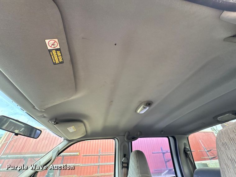 image for item EU0704 2000 Ford F350 Super Duty Crew Cab utility bed pickup truck