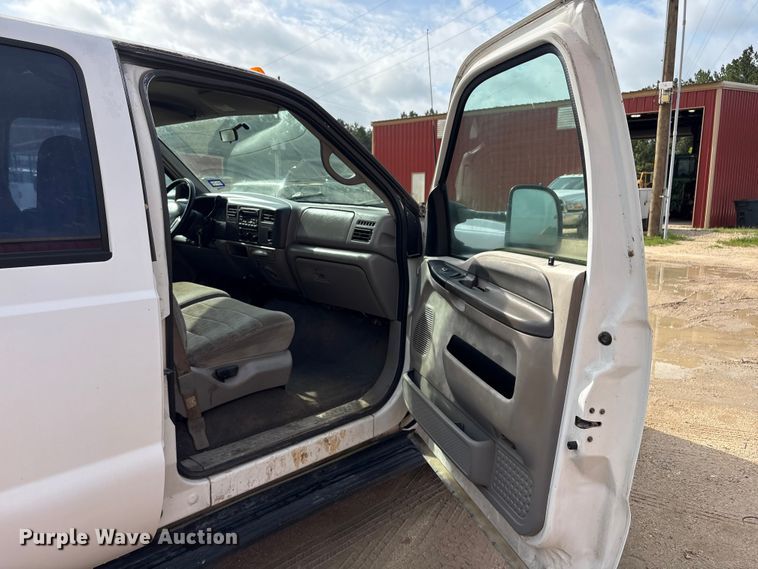 image for item EU0704 2000 Ford F350 Super Duty Crew Cab utility bed pickup truck