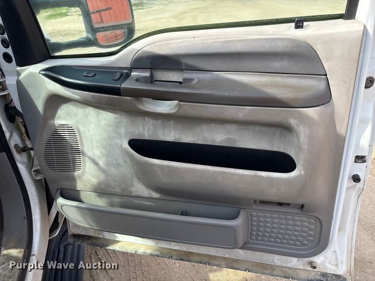 image for item EU0704 2000 Ford F350 Super Duty Crew Cab utility bed pickup truck