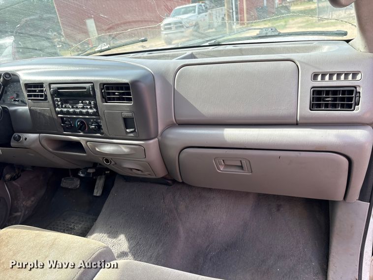 image for item EU0704 2000 Ford F350 Super Duty Crew Cab utility bed pickup truck