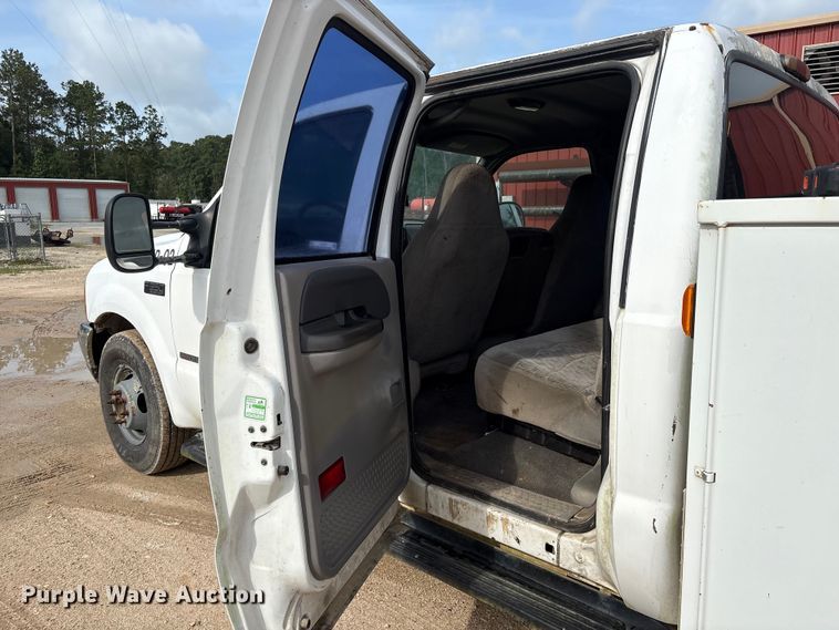 image for item EU0704 2000 Ford F350 Super Duty Crew Cab utility bed pickup truck