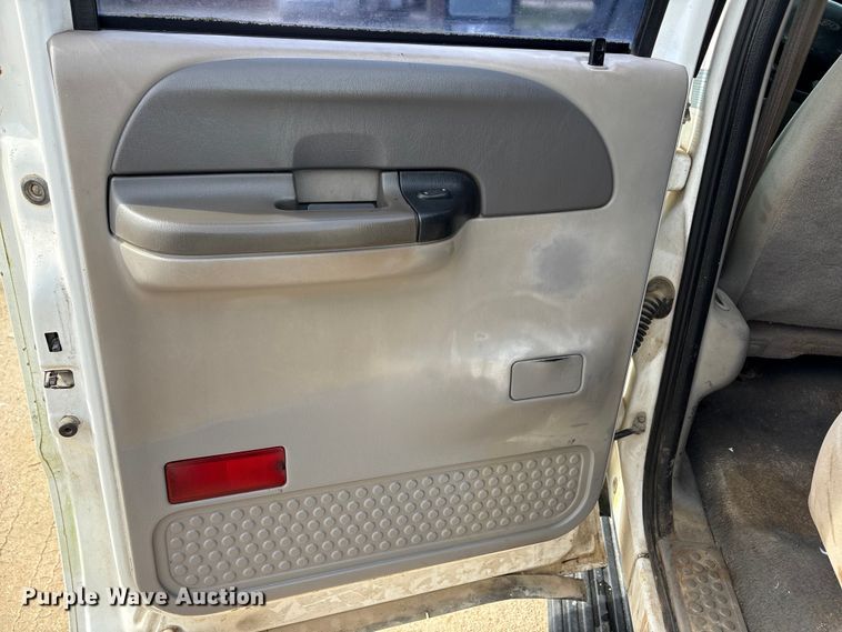 image for item EU0704 2000 Ford F350 Super Duty Crew Cab utility bed pickup truck