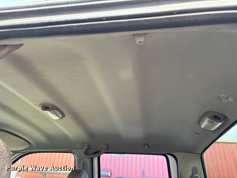 image for item EU0704 2000 Ford F350 Super Duty Crew Cab utility bed pickup truck