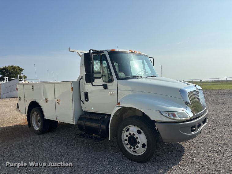 image for item EU5741 2005 International 4300 utility / service truck