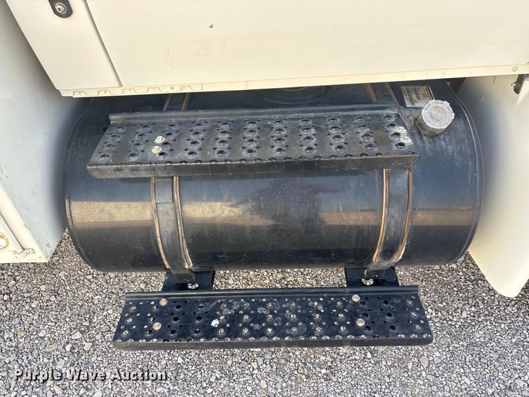 image for item EU5741 2005 International 4300 utility / service truck