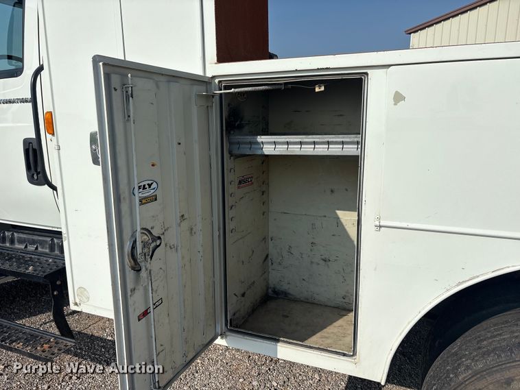 image for item EU5741 2005 International 4300 utility / service truck