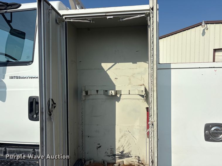 image for item EU5741 2005 International 4300 utility / service truck