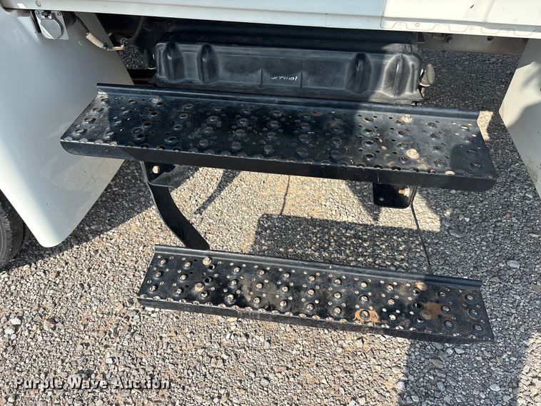 image for item EU5741 2005 International 4300 utility / service truck