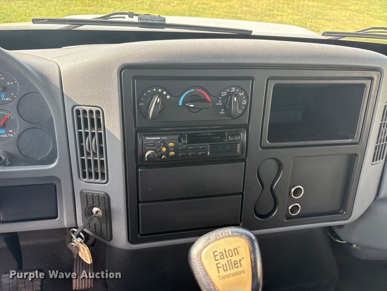 image for item EU5741 2005 International 4300 utility / service truck