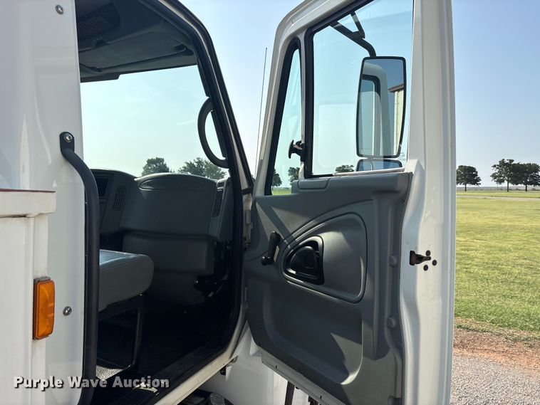image for item EU5741 2005 International 4300 utility / service truck