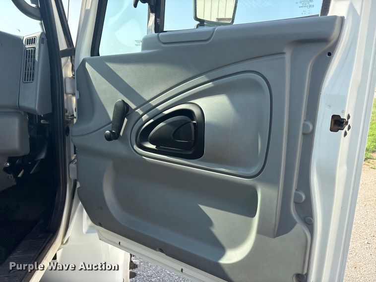image for item EU5741 2005 International 4300 utility / service truck