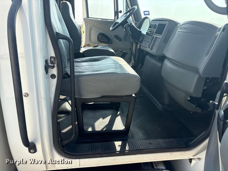 image for item EU5741 2005 International 4300 utility / service truck