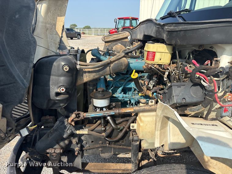 image for item EU5741 2005 International 4300 utility / service truck